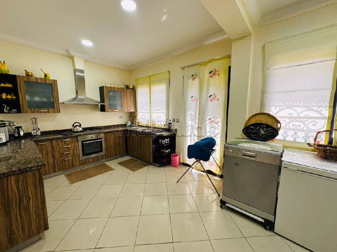 Super villa piscine privée sur résidence sécurisée
