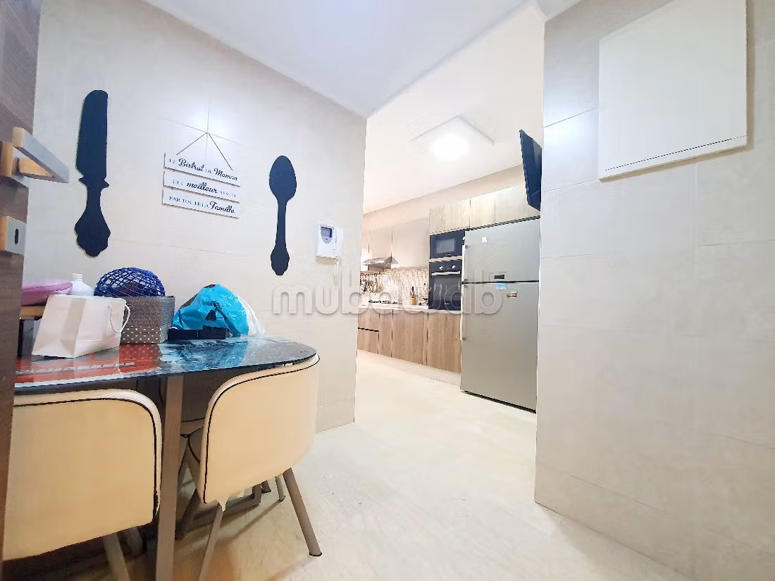 Rent an apartment in Racine. Large area 150 m². Dressing room
