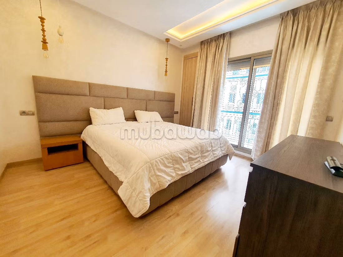 Rent an apartment in Racine. Large area 150 m². Dressing room