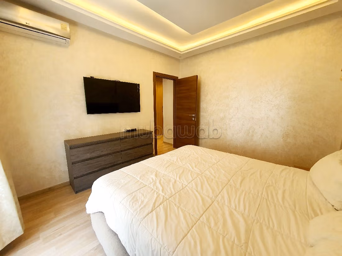 Rent an apartment in Racine. Large area 150 m². Dressing room