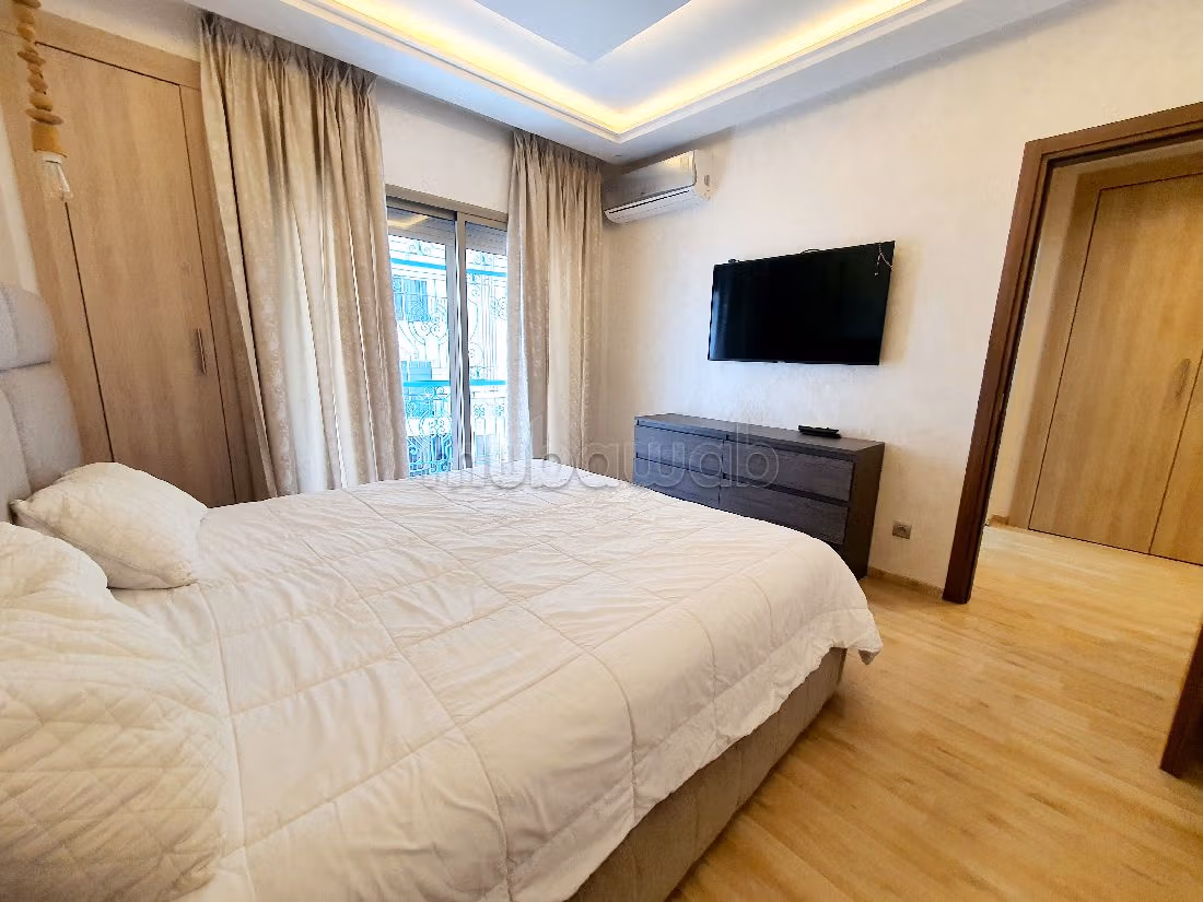 Rent an apartment in Racine. Large area 150 m². Dressing room