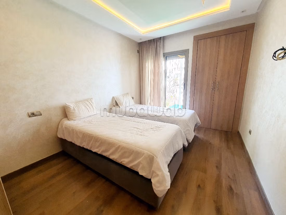 Rent an apartment in Racine. Large area 150 m². Dressing room