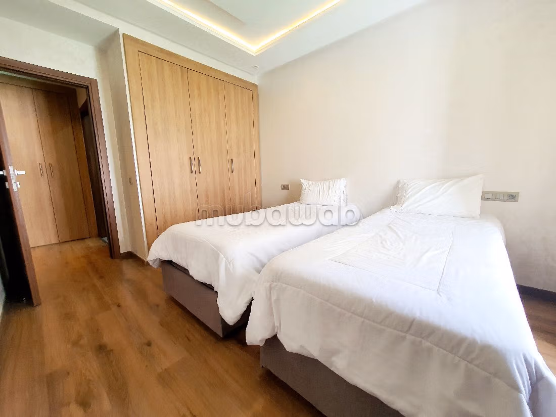 Rent an apartment in Racine. Large area 150 m². Dressing room