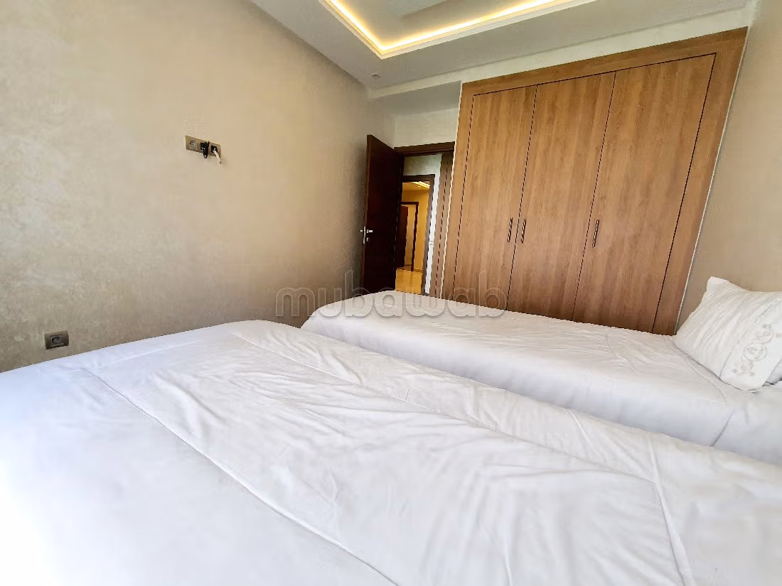 Rent an apartment in Racine. Large area 150 m². Dressing room