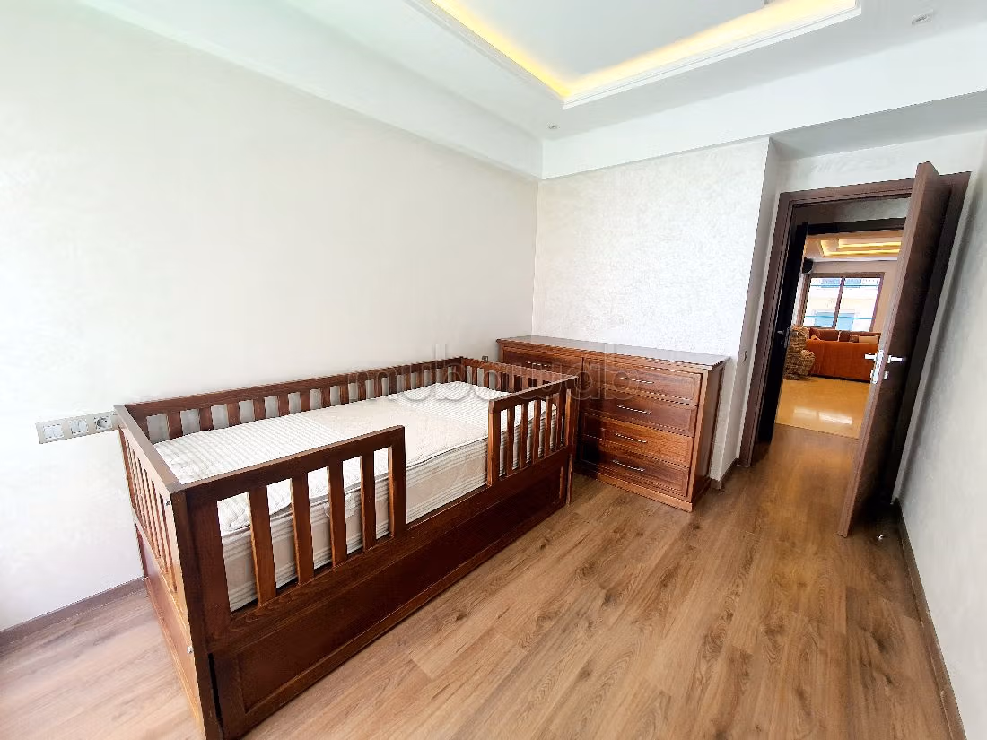 Rent an apartment in Racine. Large area 150 m². Dressing room