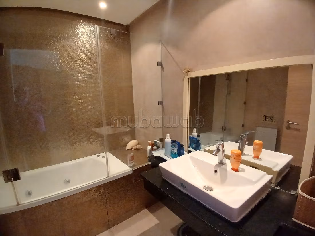 Apartment for sale. 4 rooms. Garden and lift