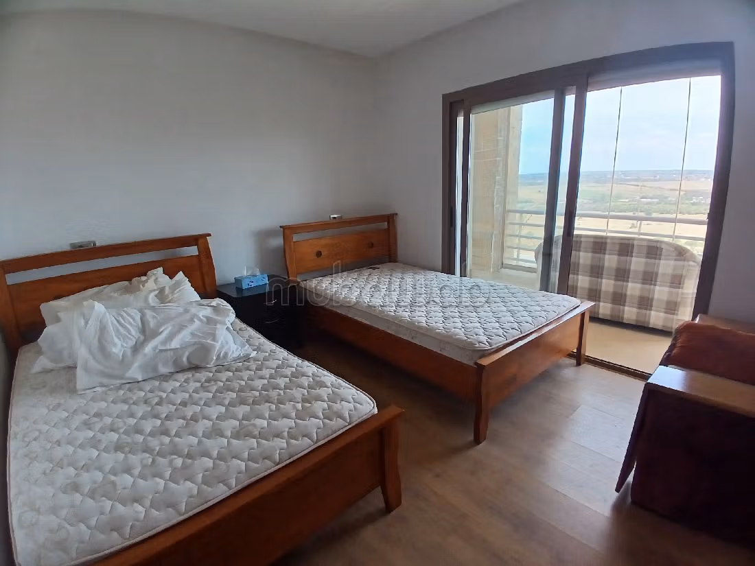 Apartment for sale. 4 rooms. Garden and lift