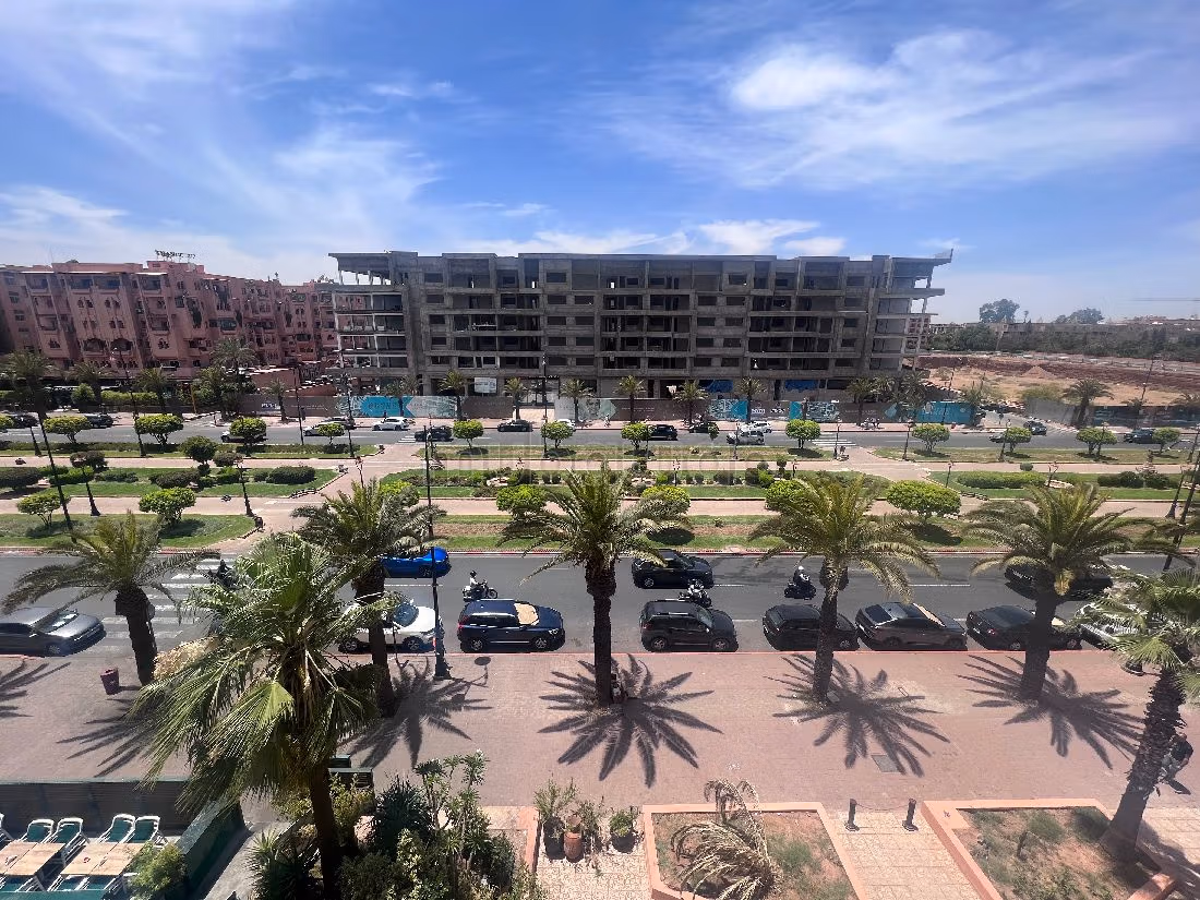 شقة رائعة للإيجار بحي الشتوي. 3 غرف رائعة. باب متين ، طبق الأقمار الصناعية. 