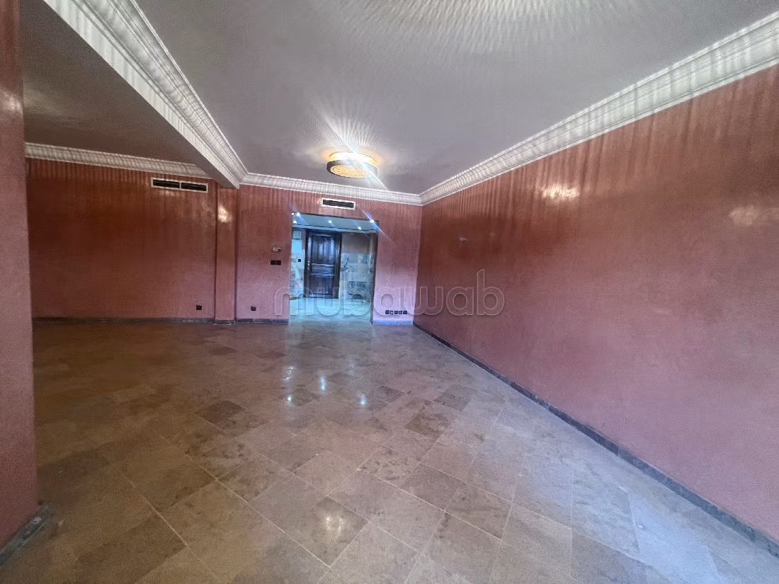 شقة رائعة للإيجار بحي الشتوي. 3 غرف رائعة. باب متين ، طبق الأقمار الصناعية. 