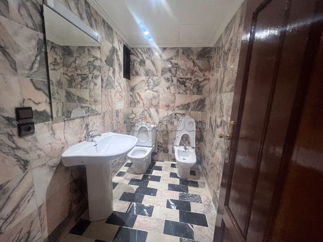 شقة رائعة للإيجار بحي الشتوي. 3 غرف رائعة. باب متين ، طبق الأقمار الصناعية. 