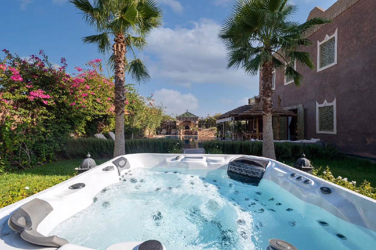 Casa di lusso in vendita. Superficie totale 620 m². Terrazzo e garage. 