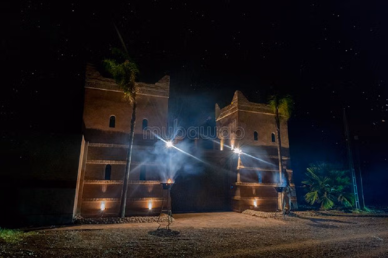 Casa di lusso in vendita. Superficie totale 620 m². Terrazzo e garage. 