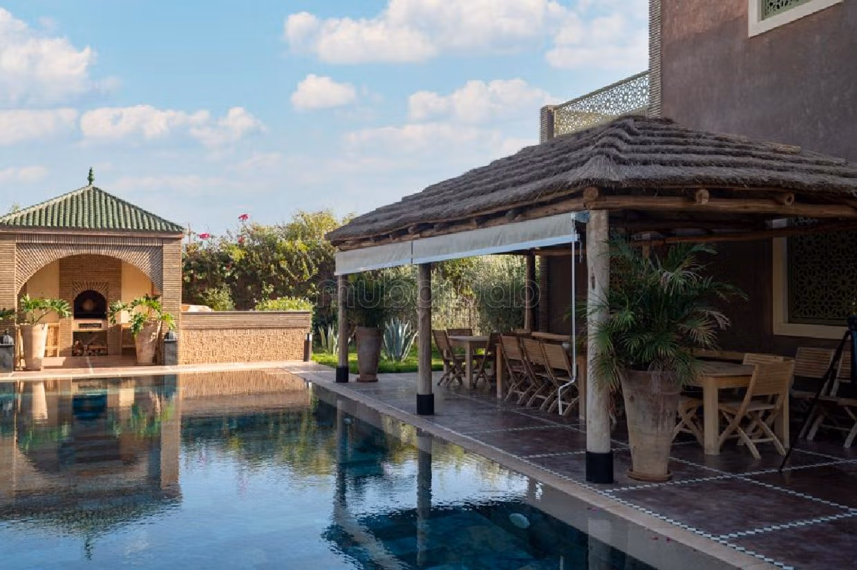 Casa di lusso in vendita. Superficie totale 620 m². Terrazzo e garage. 