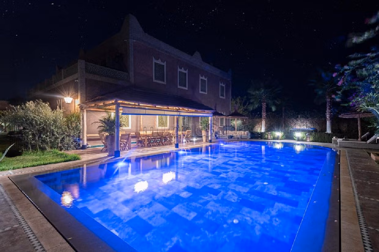 Casa di lusso in vendita. Superficie totale 620 m². Terrazzo e garage. 