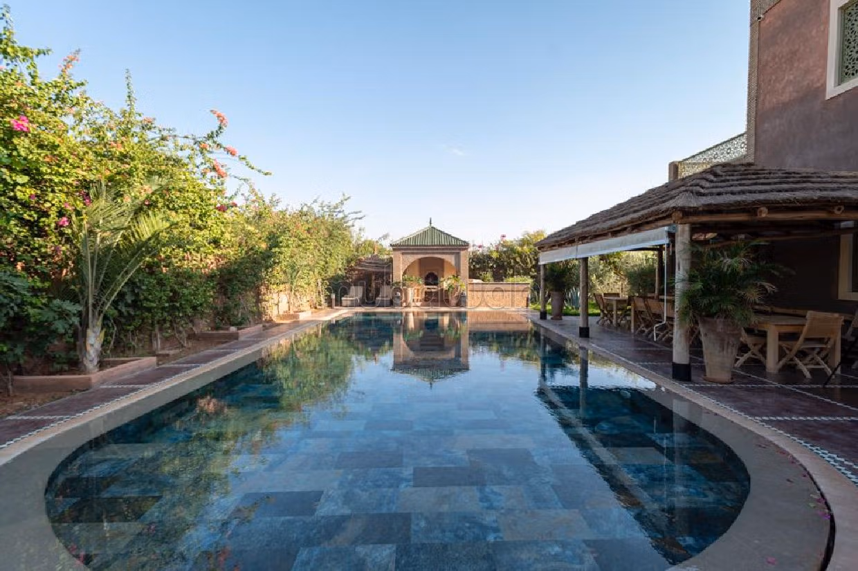 Casa di lusso in vendita. Superficie totale 620 m². Terrazzo e garage. 