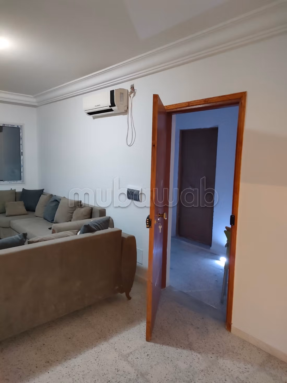 High quality villa for sale. Small area 400 m². Ample storage space. 