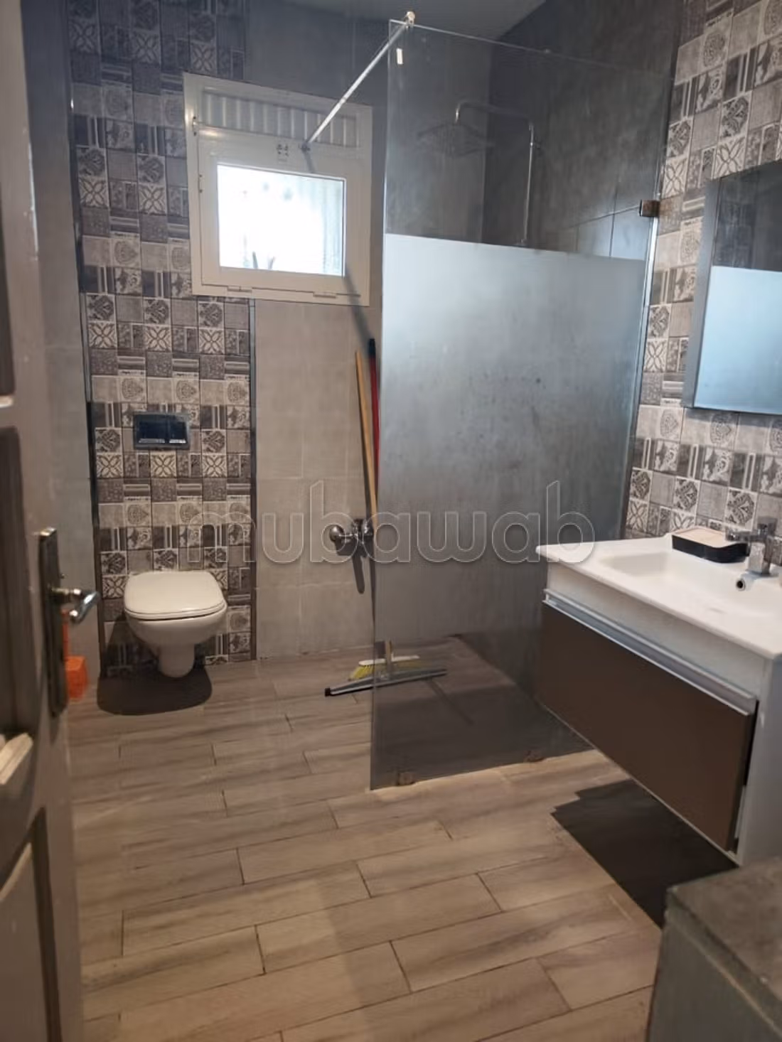 High quality villa for sale. Small area 400 m². Ample storage space. 