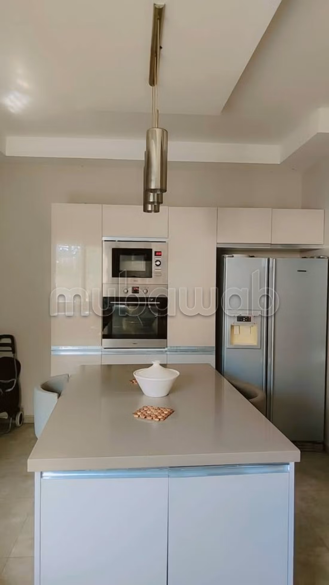 High quality villa for sale. Small area 400 m². Ample storage space. 