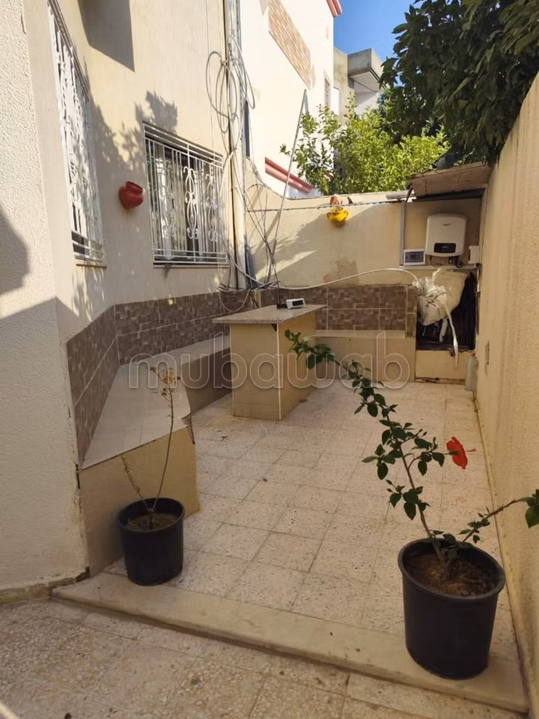 High quality villa for sale. Small area 400 m². Ample storage space. 