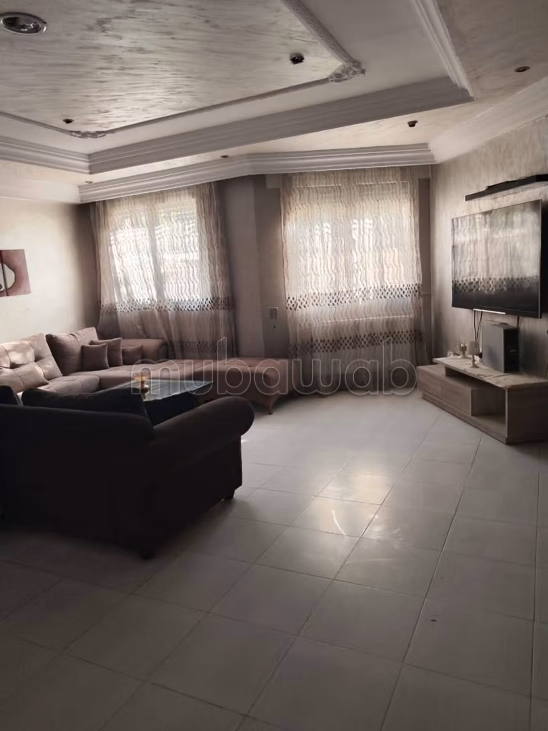 High quality villa for sale. Small area 400 m². Ample storage space. 