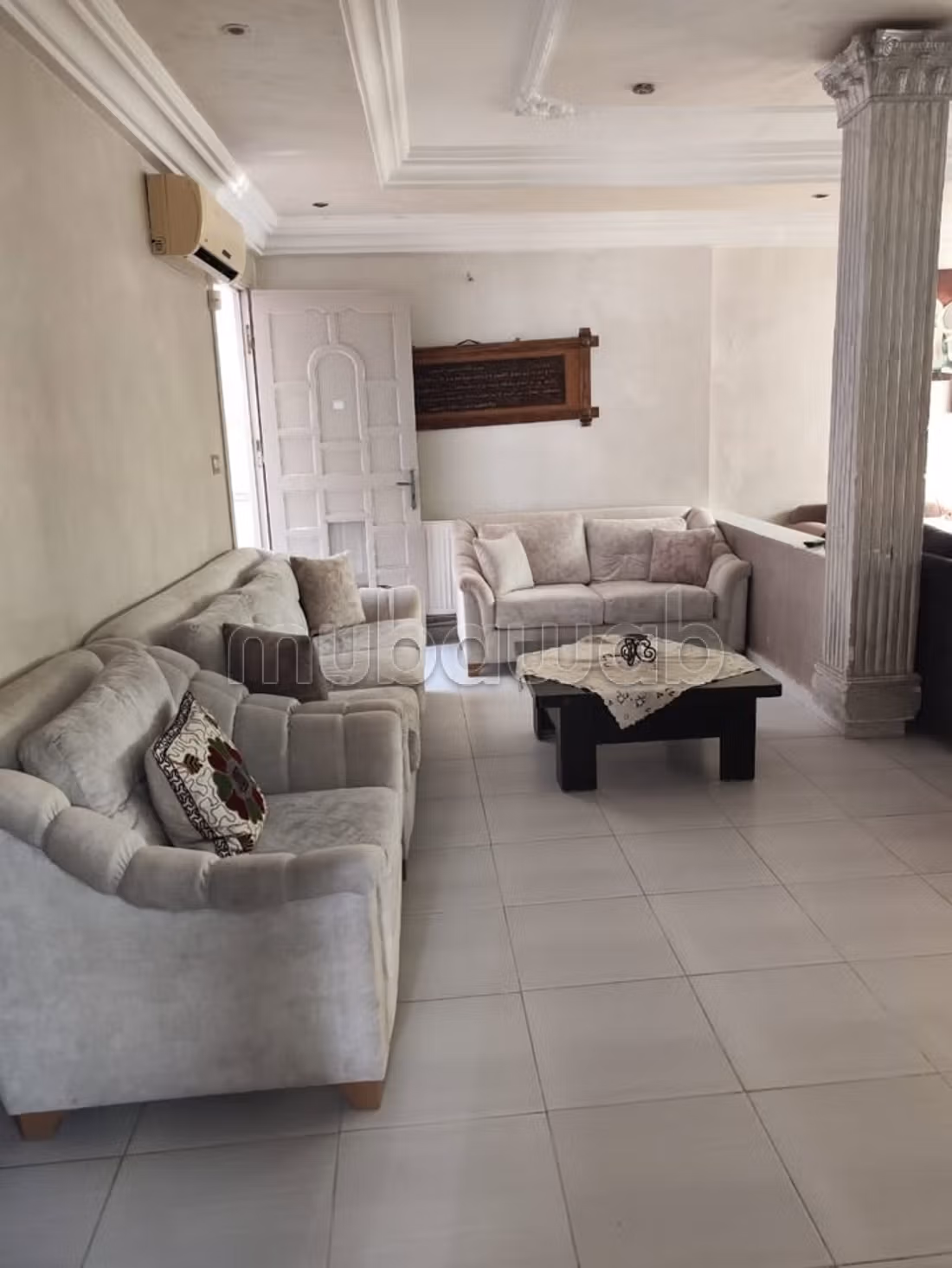 High quality villa for sale. Small area 400 m². Ample storage space. 