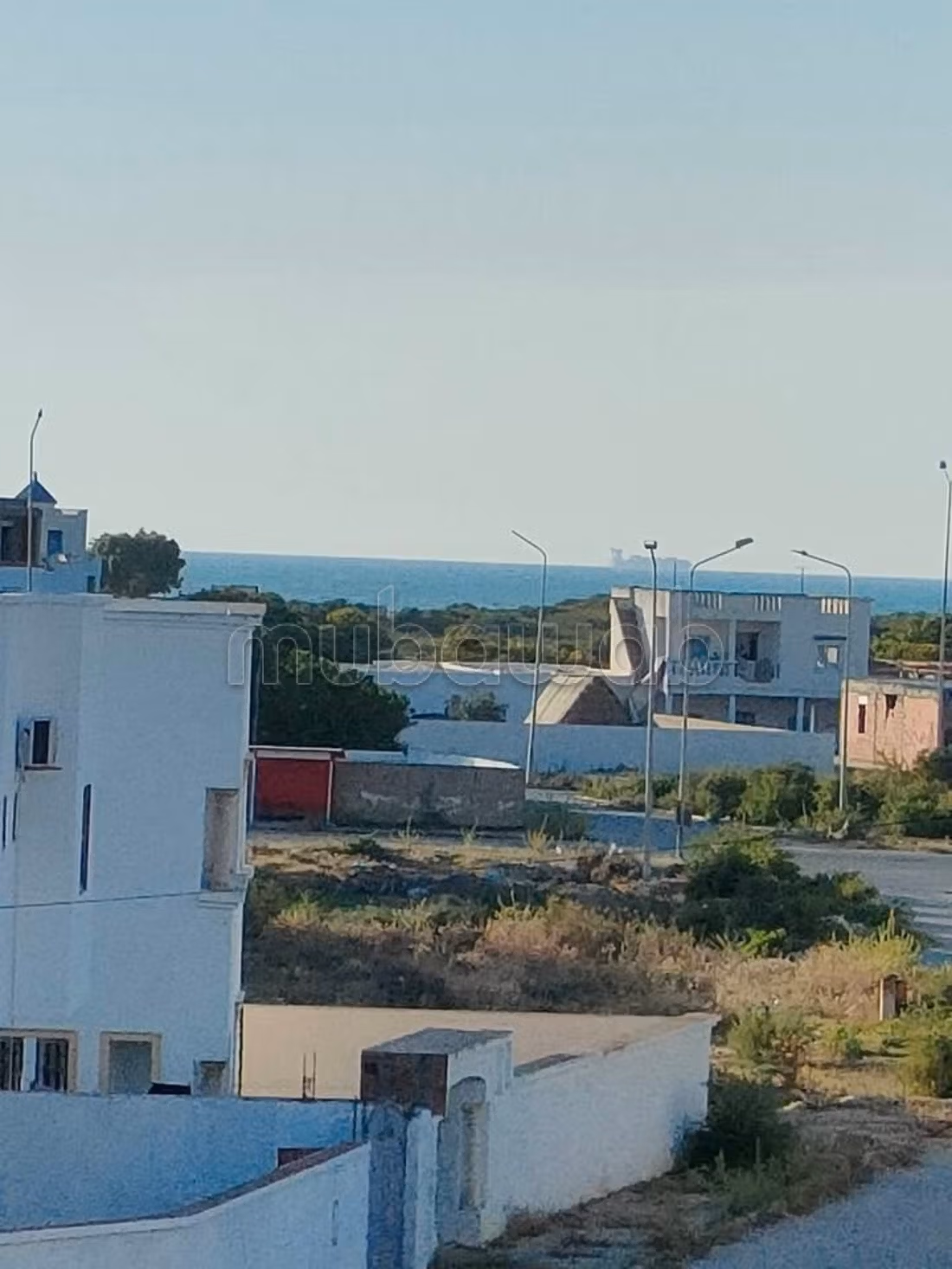 High quality villa for sale. Small area 400 m². Ample storage space. 