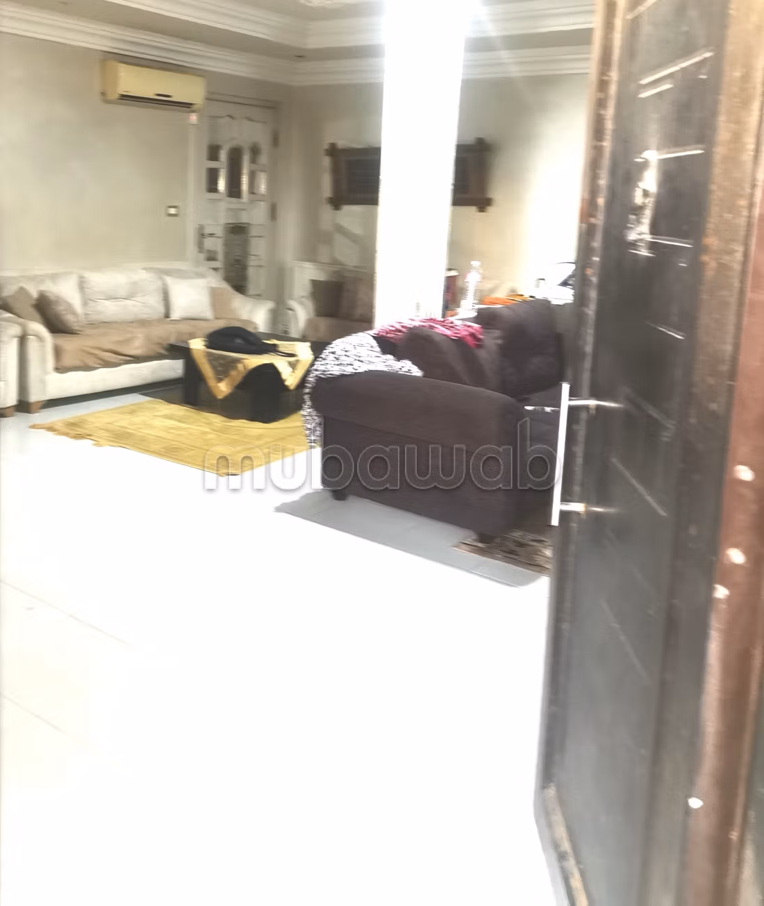 High quality villa for sale. Small area 400 m². Ample storage space. 