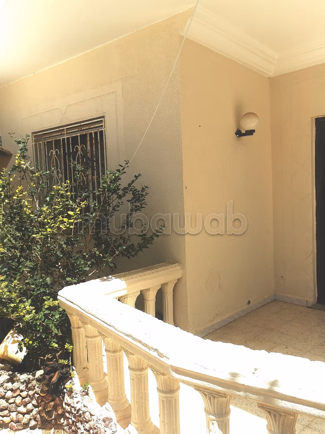 High quality villa for sale. Small area 400 m². Ample storage space. 