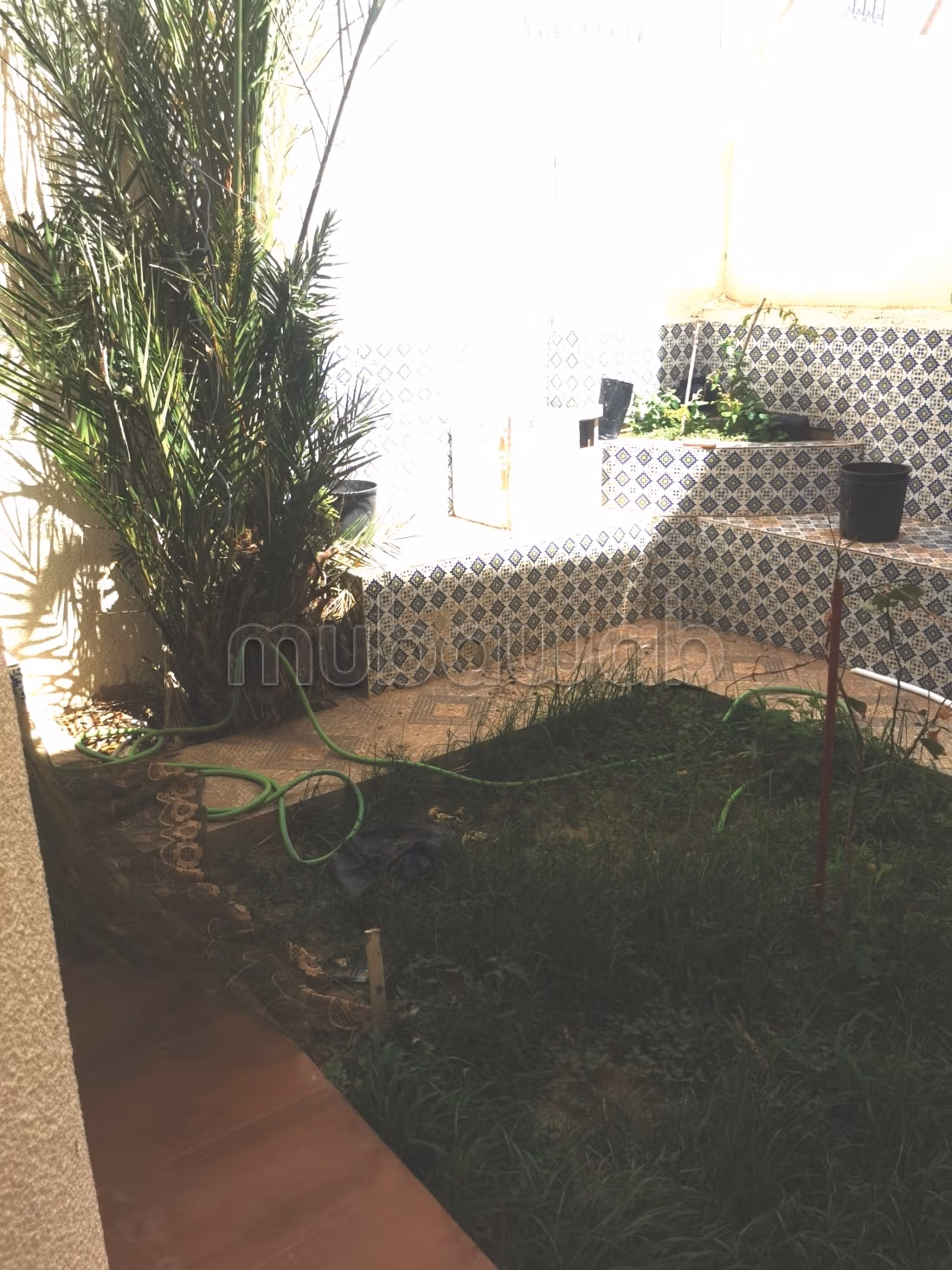 High quality villa for sale. Small area 400 m². Ample storage space. 