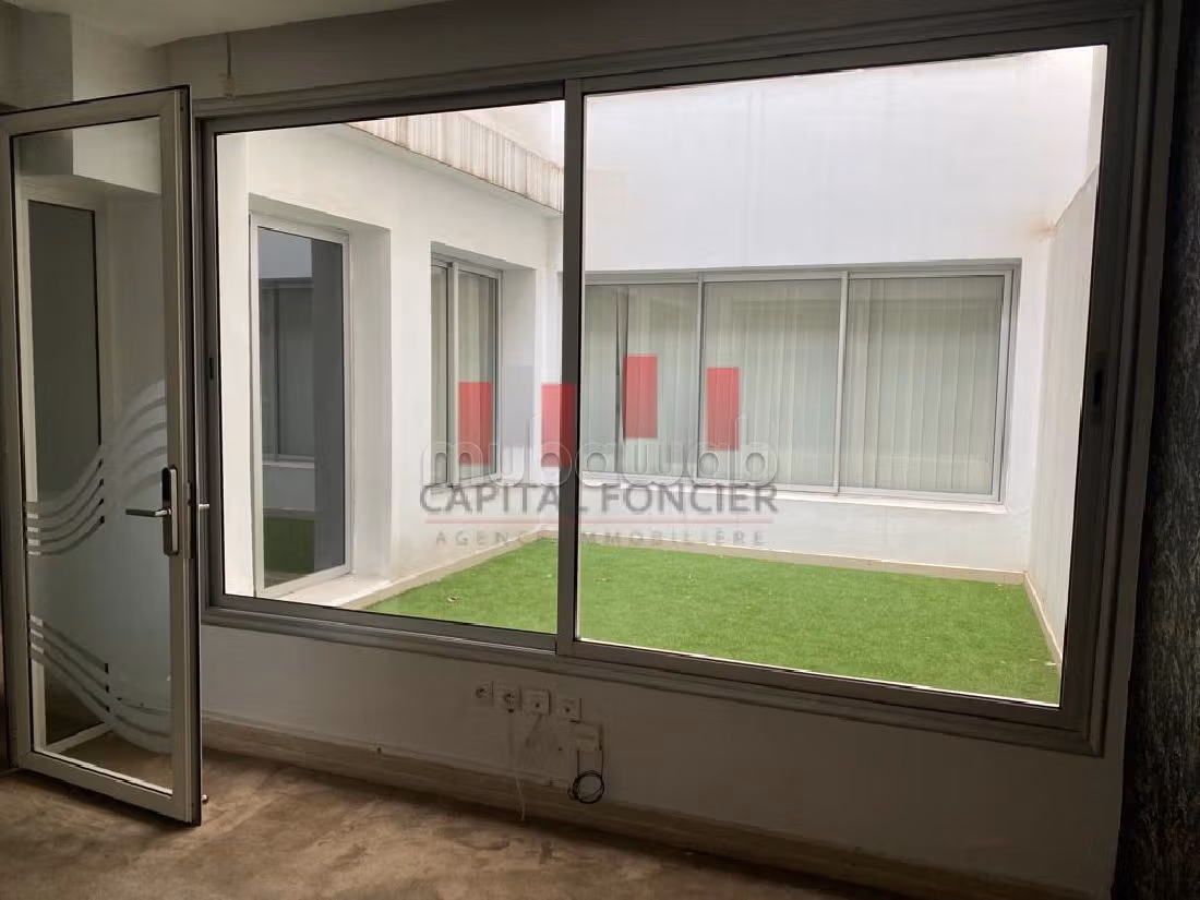 Offices for rent. Small area 50 m². Parking spaces and garden