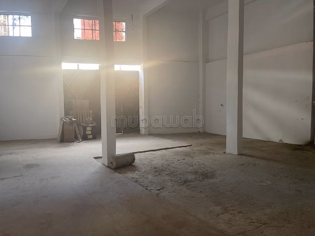 مكاتب ومحلات للإيجار ب بوركون الغربي. المساحة الإجمالية 564 م²