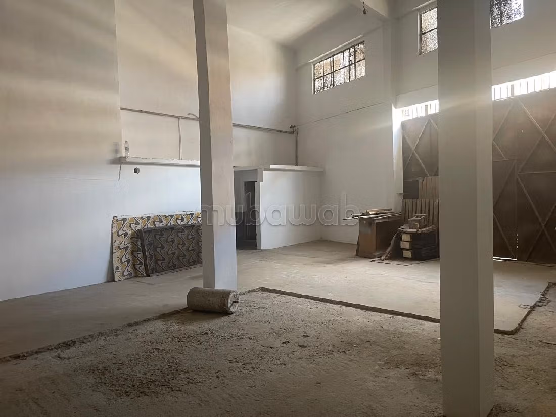 مكاتب ومحلات للإيجار ب بوركون الغربي. المساحة الإجمالية 564 م²