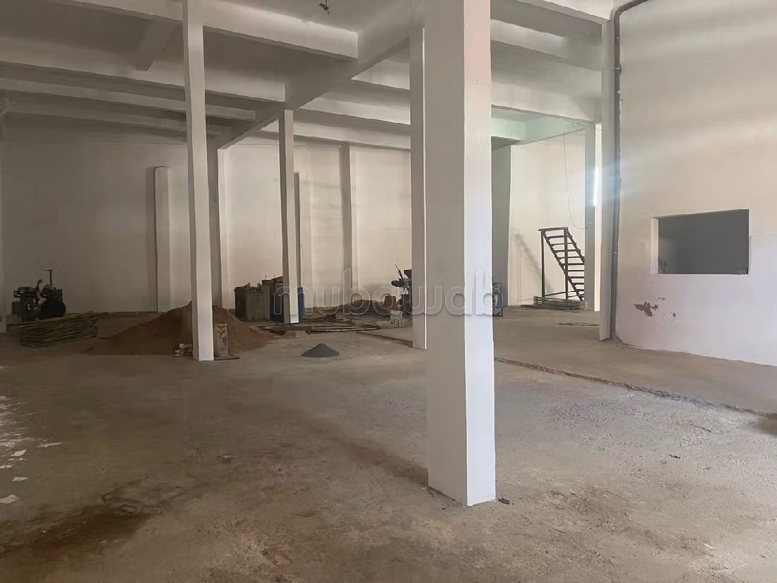 مكاتب ومحلات للإيجار ب بوركون الغربي. المساحة الإجمالية 564 م²