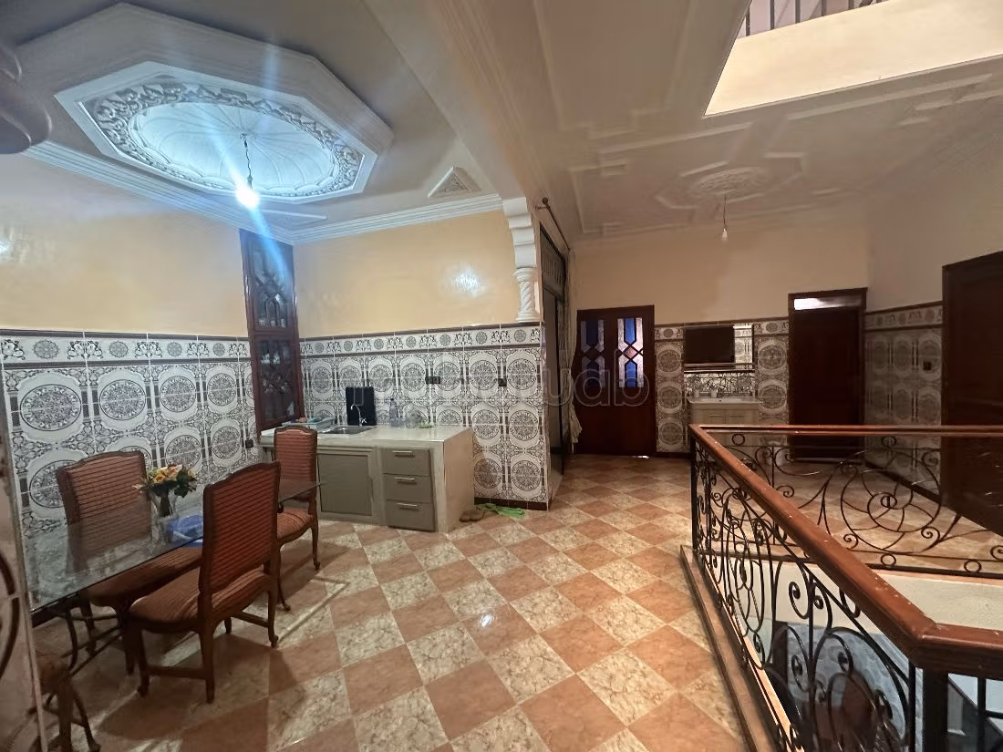 منزل جميل جدا للبيع ب سيدي يوسف بن علي. 7 قطع كبيرة. 