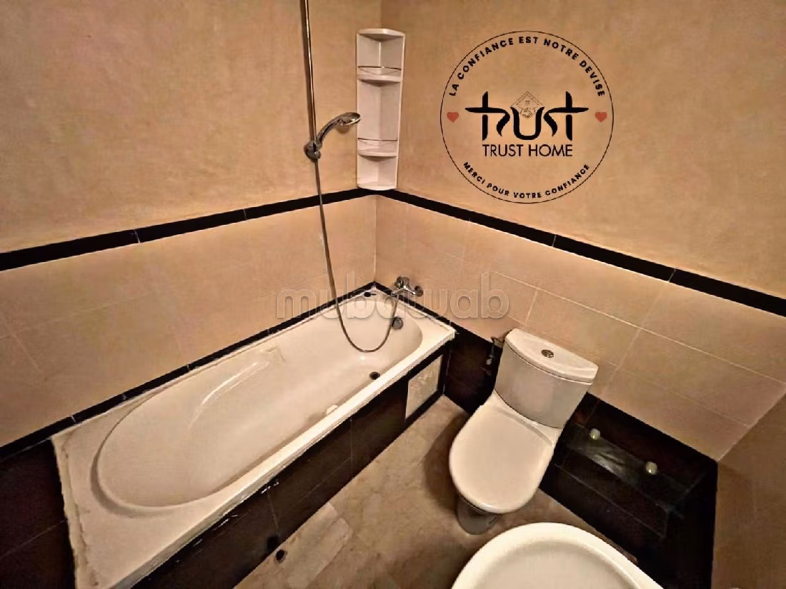 Appartamento in vendita a Maârif Extension. 3 locali. Salotto marocchino, sistema di sicurezza. 