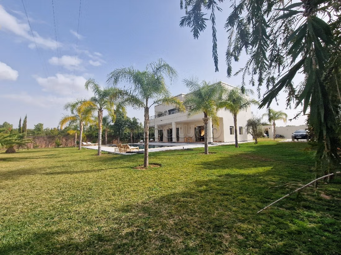 Nu kopen: villa's en luxe woningen in Route de Fez. 9 Slaapkamers. Volledig gemeubileerd