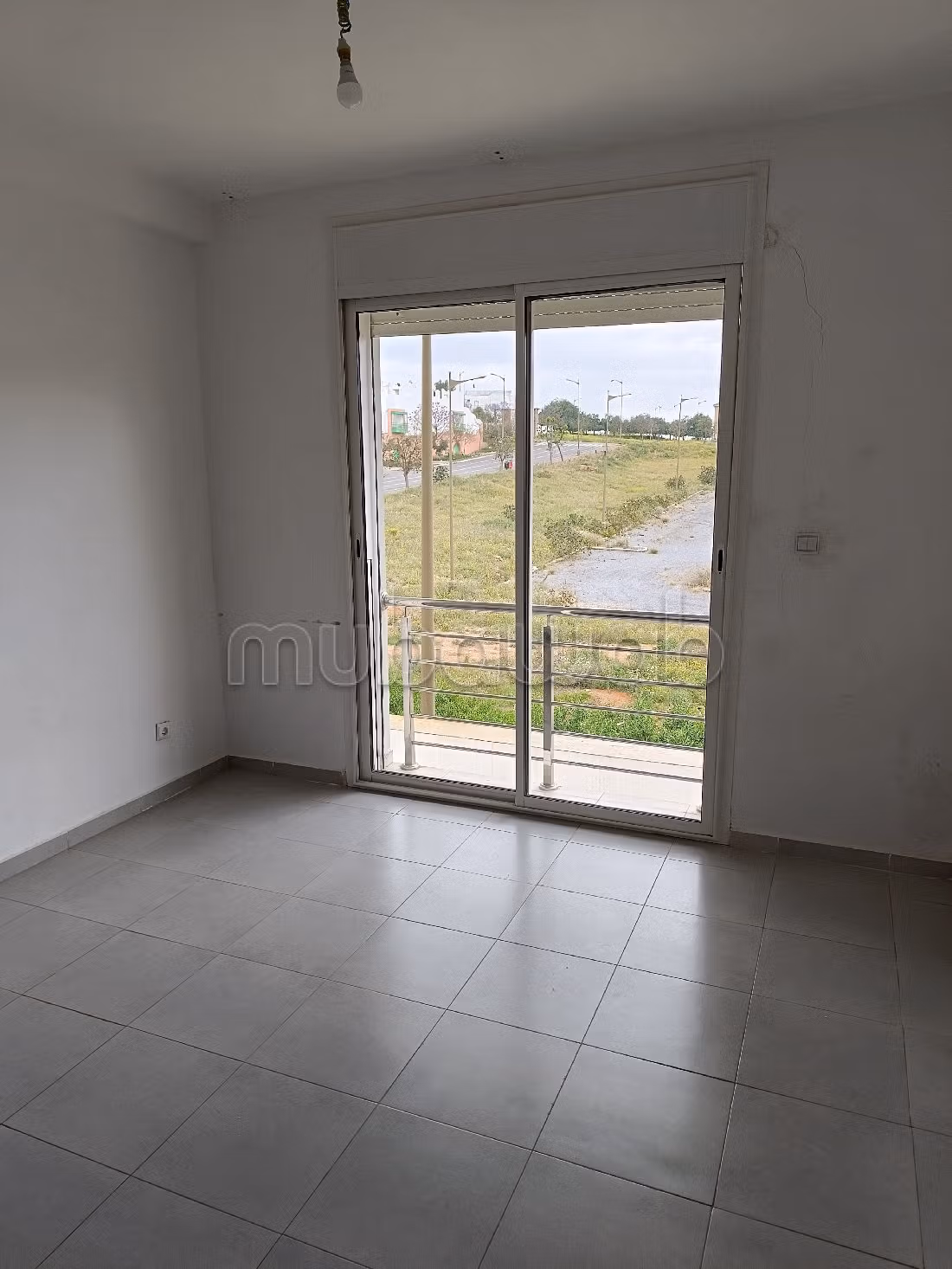 Find an apartment to buy. 3 lovely rooms. Green areas and lift