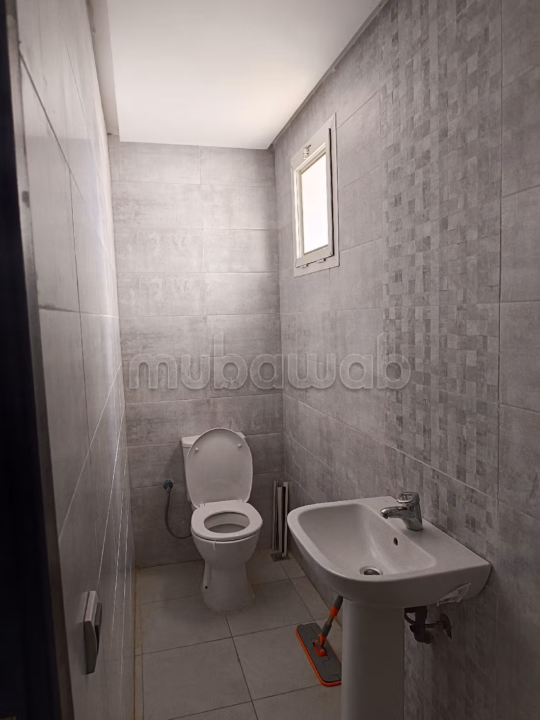 Find an apartment to buy. 3 lovely rooms. Green areas and lift