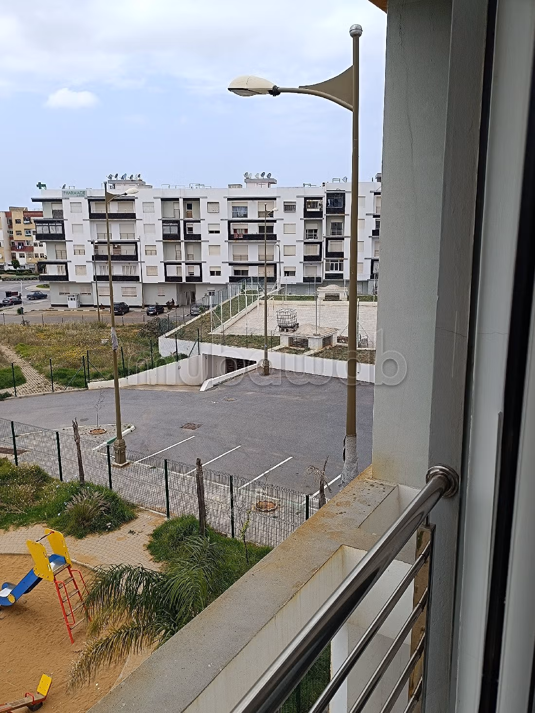 Find an apartment to buy. 3 lovely rooms. Green areas and lift