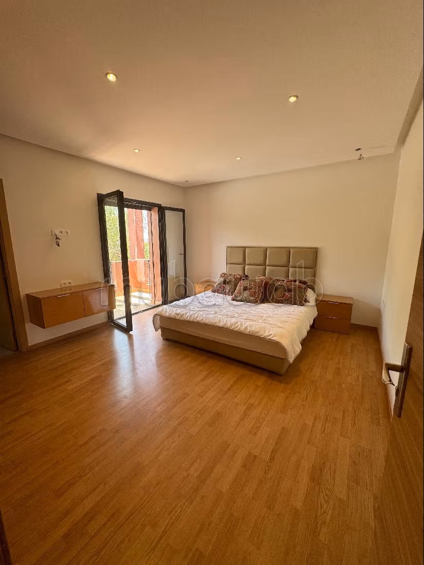 Villa's en luxe woningen beschikbaar in Route Casablanca. 4 Kamers. Gemeubileerd. 