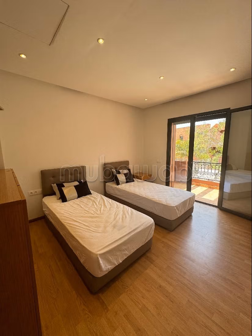 Villa's en luxe woningen beschikbaar in Route Casablanca. 4 Kamers. Gemeubileerd. 