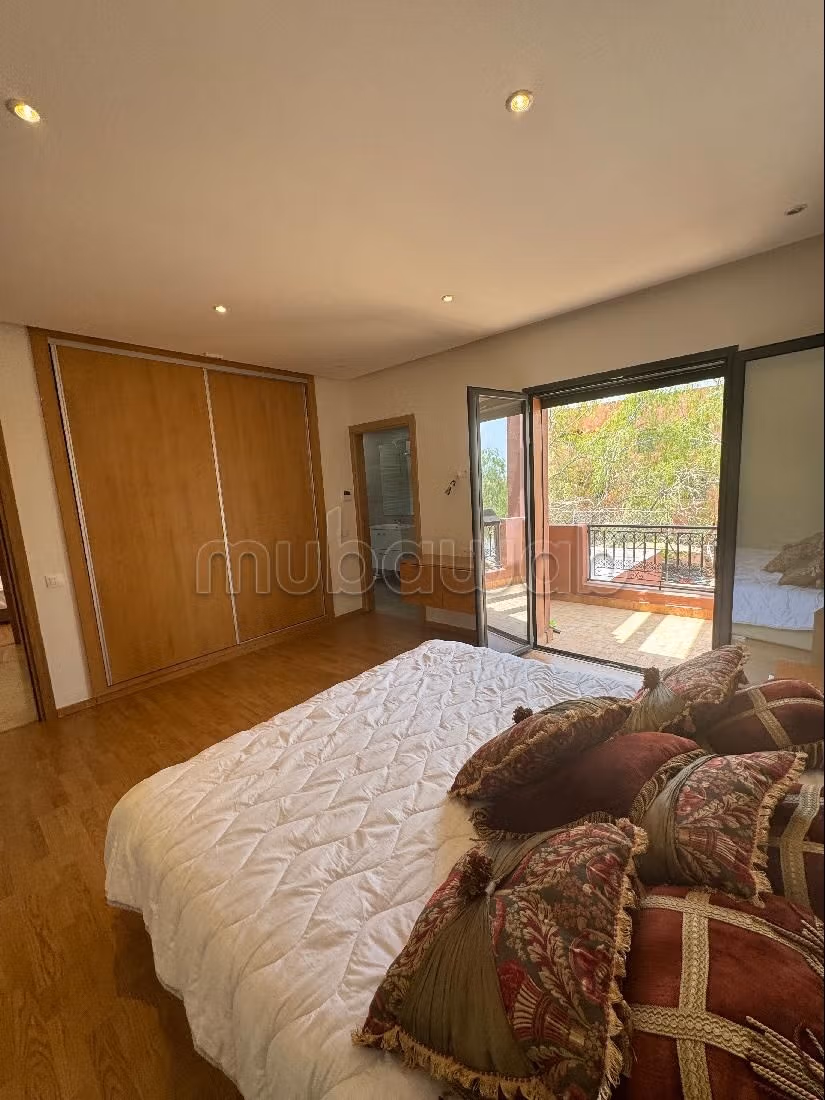 Villa's en luxe woningen beschikbaar in Route Casablanca. 4 Kamers. Gemeubileerd. 