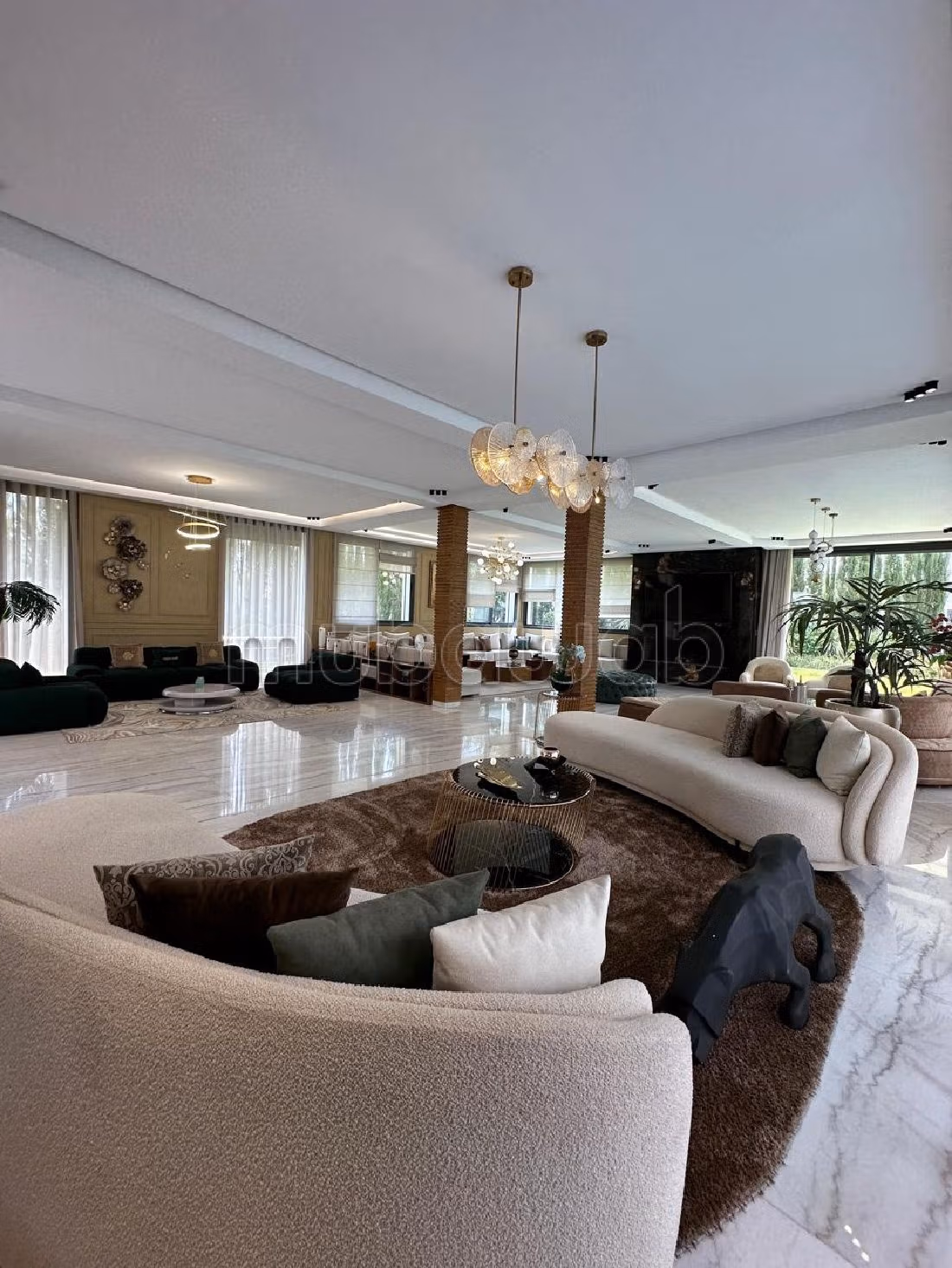 فيلا رائعة للبيع ببوسكورة. 4 غرف جميلة. الراحة مع مكيف الهواء و مدفأة. 