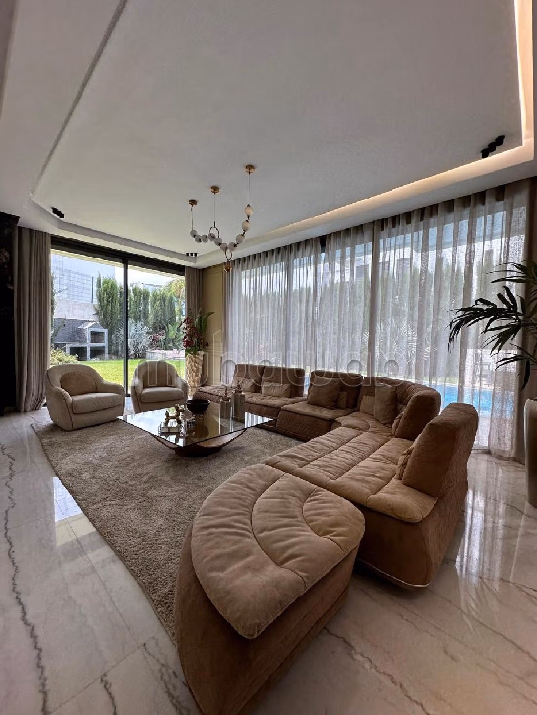 فيلا رائعة للبيع ببوسكورة. 4 غرف جميلة. الراحة مع مكيف الهواء و مدفأة. 