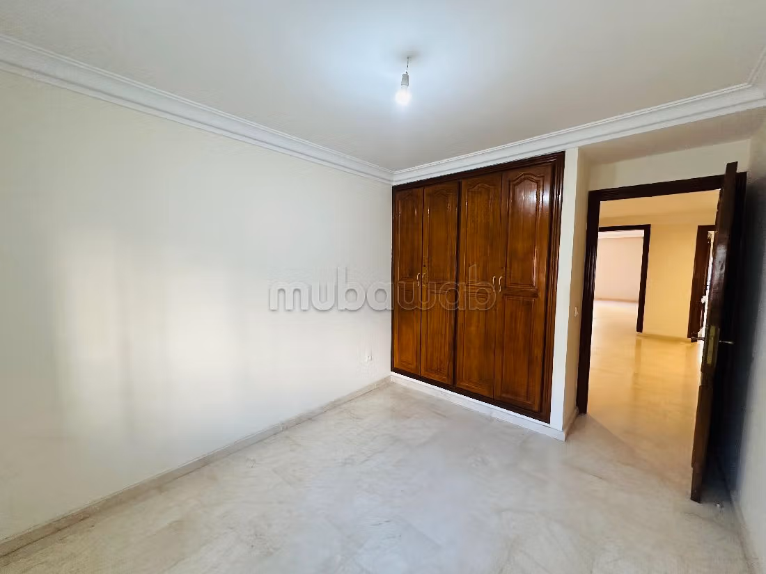 Bel appartement en location à Racine. 4 grandes pièces. Ascenseur
