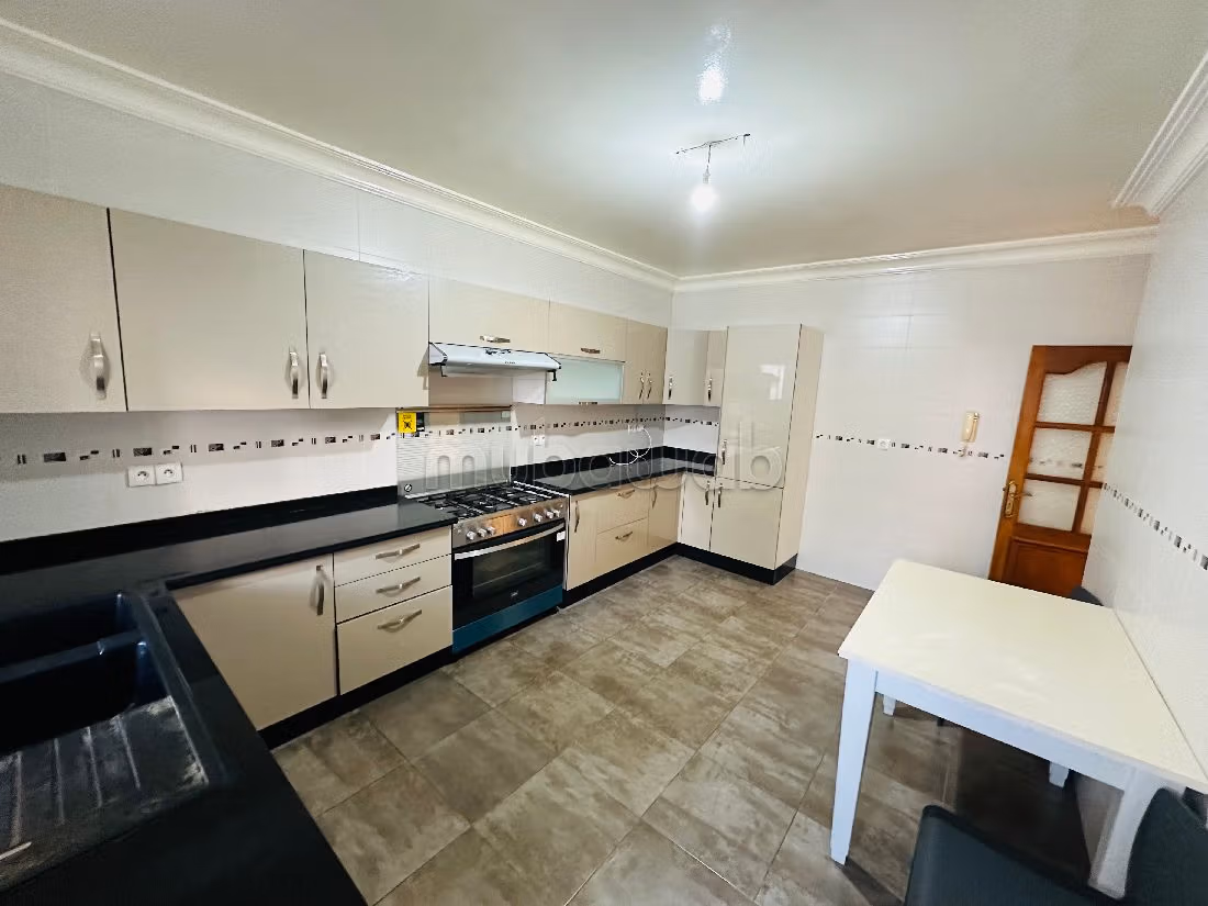 Bel appartement en location à Racine. 4 grandes pièces. Ascenseur