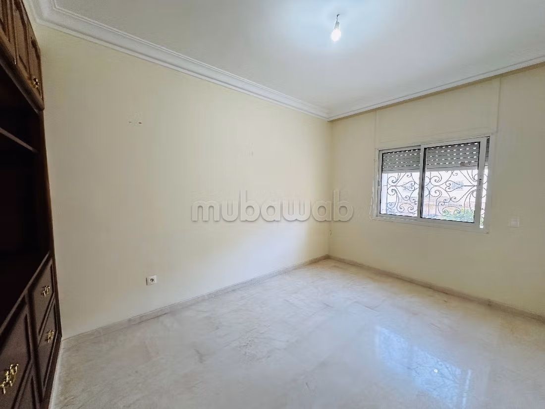 Bel appartement en location à Racine. 4 grandes pièces. Ascenseur