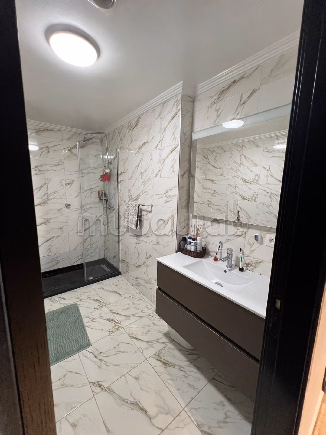 Appartement Vide à La Vente Corniche Merkala