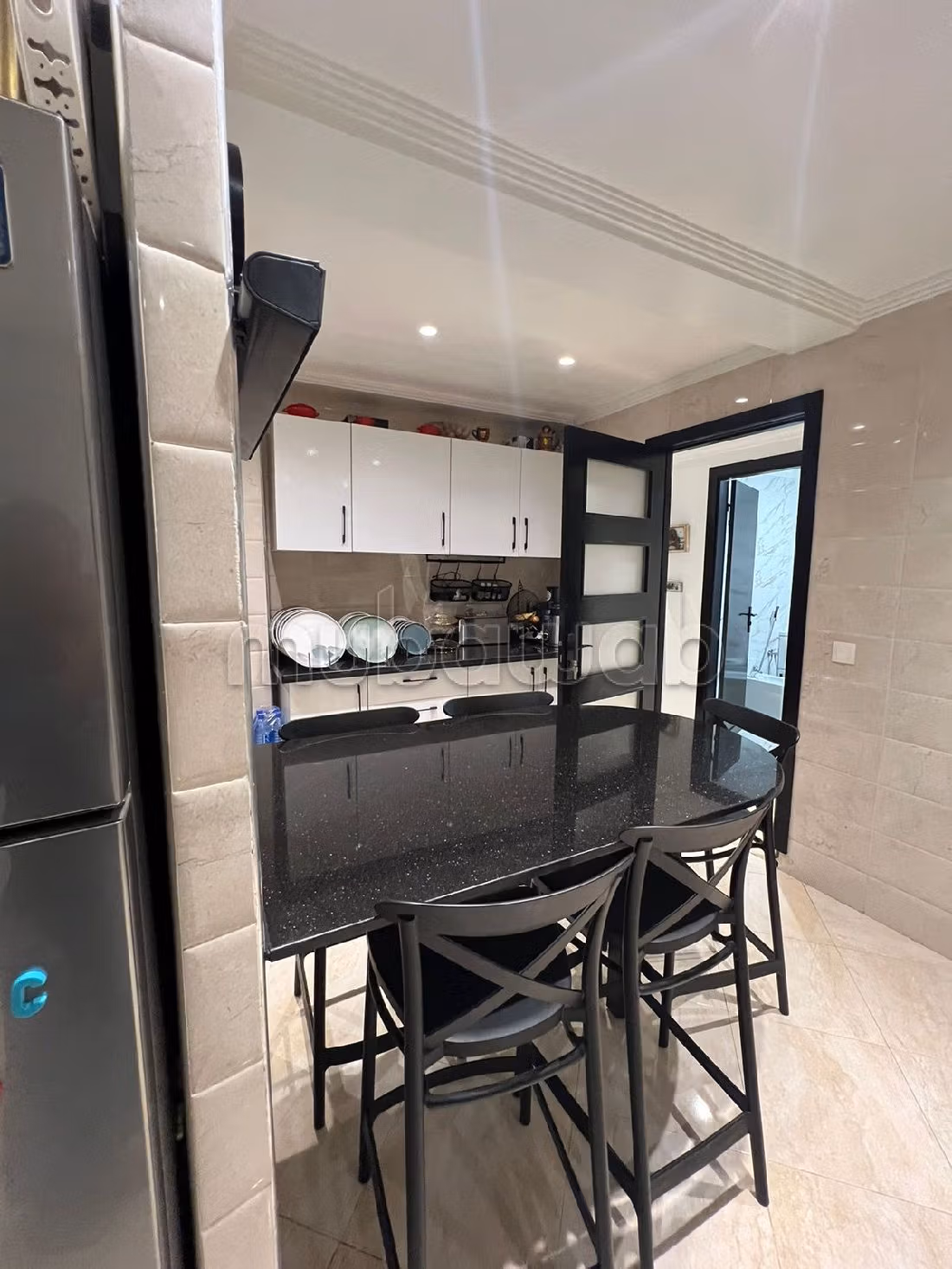Appartement Vide à La Vente Corniche Merkala