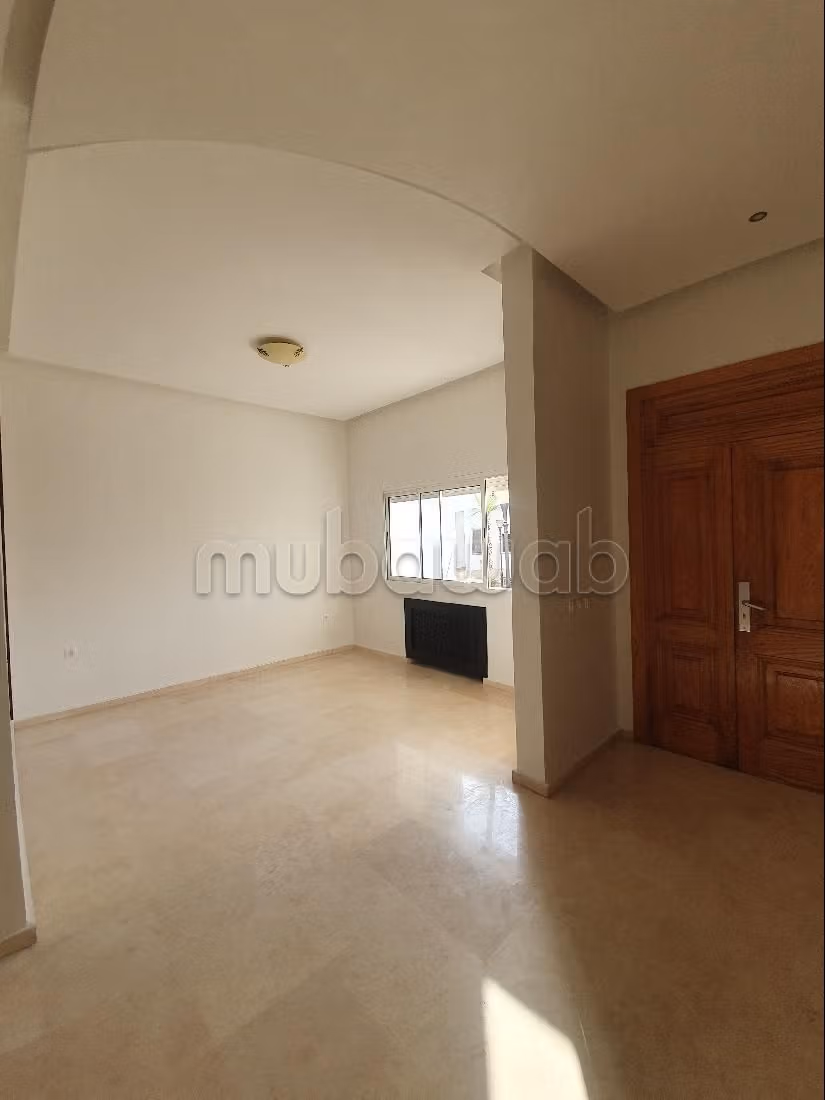 High quality villa rental in Ain Diab. Area 450 m². Reinforced door and double glazing. 
